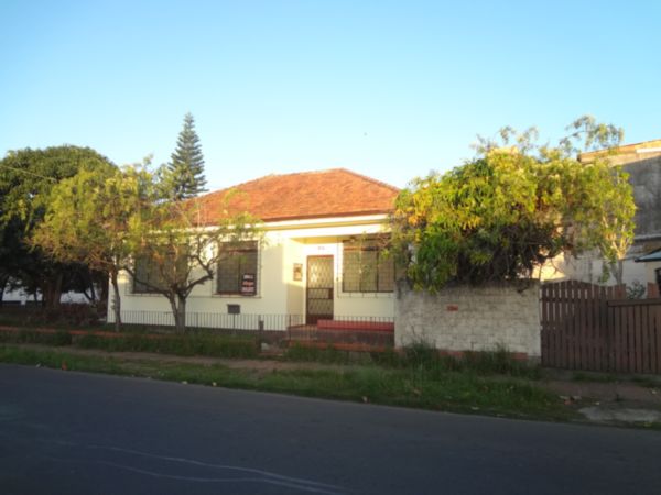 Casa com 113m², 3 dormitórios, 1 vaga no bairro Jardim Itu em Porto Alegre para Comprar