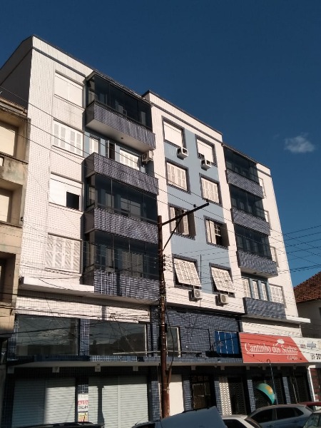 Apartamento com 93m², 3 dormitórios, 1 suíte no bairro São João em PORTO ALEGRE para Comprar