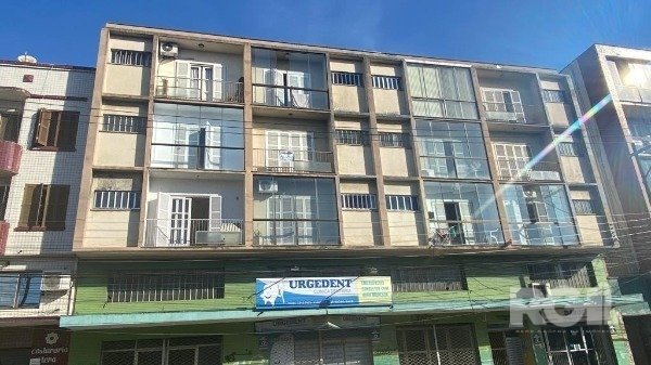 Apartamento com 70m², 2 dormitórios no bairro São João em Porto Alegre para Comprar