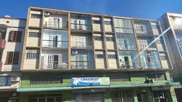 Apartamento com 77m², 2 dormitórios no bairro São João em PORTO ALEGRE para Comprar