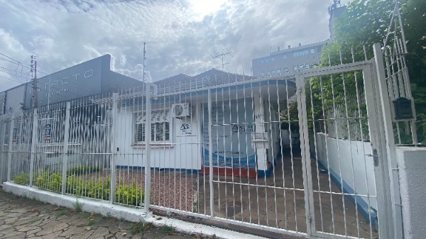 Casa com 127m², 4 dormitórios, 1 vaga no bairro São João em PORTO ALEGRE para Comprar